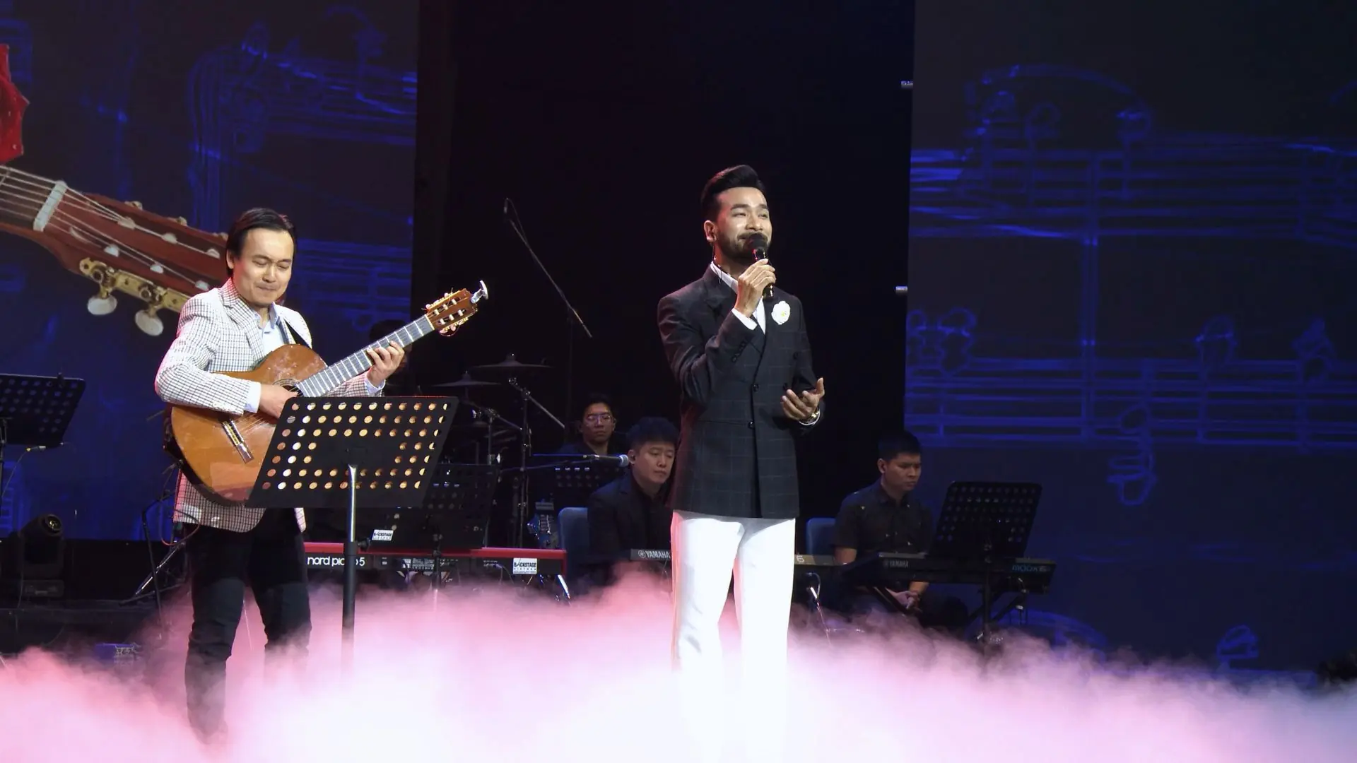 Cây đàn bỏ quên